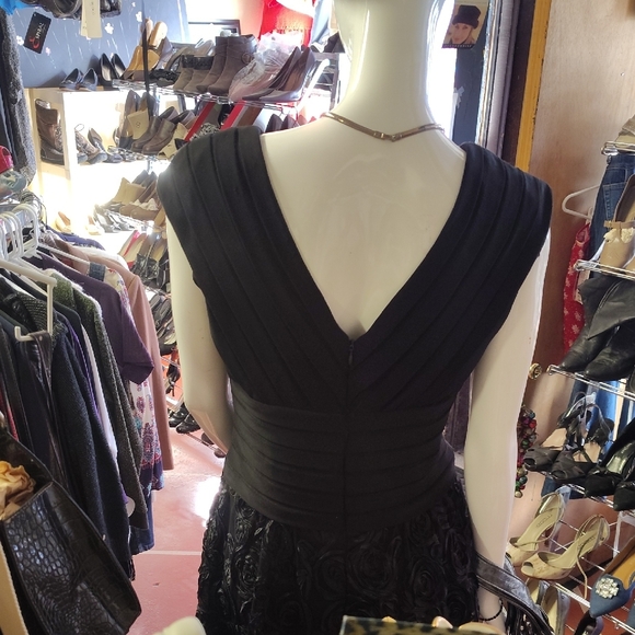 Adrianna Papell Black Textured Midi Dress - Picture 2 of 3